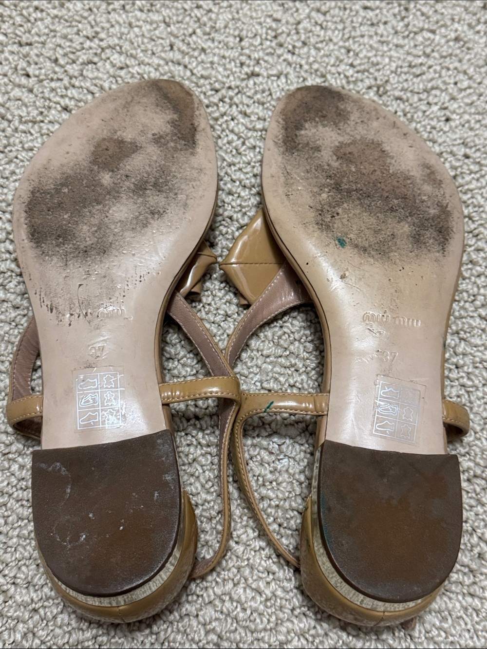 Miu Miu Nude/Tan Patent Leather Bow Thong Sandals - Picture 12 of 16